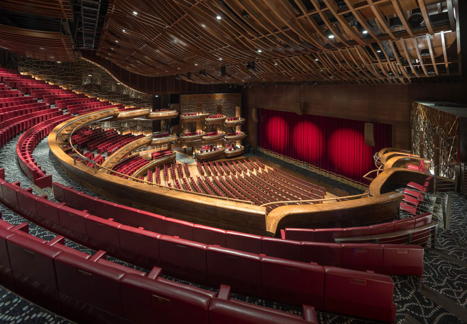 Dubai Opera Grand Tour